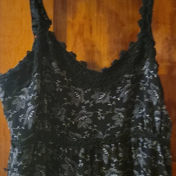 EUC APT 9 BLACK AND WHITE TANK - Picture 6 of 9